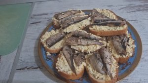 Бутерброды со шпротами под музыку