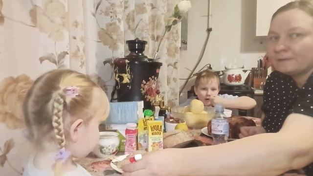 С ДЕТЬМИ ИДЁМ В МАГАЗИН ТРАТИТЬ ДЕНЬГИ ОТ БАБУШКИ. смотреть онлайн