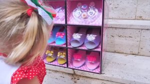 Настя и папа вырастили денежное дерево и купили игрушк