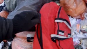 Нашёл Сумку на СВАЛКЕ! ПОСМОТРЕЛ ЧТО ВНУТРИ?