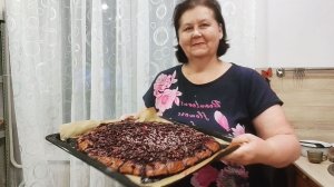 Сибирский пирог с брусникой и булочки. Ждём детей и внуков.