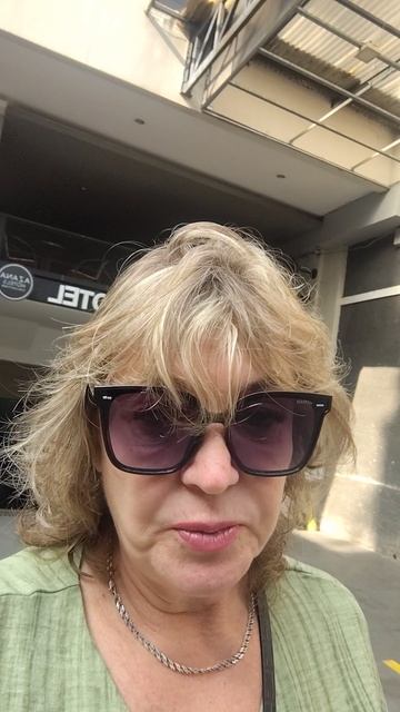 1000084612.mp4 1000084612.mp4