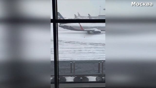 🍿 Снег в Москве. На Москву обрушился мощный снежный циклон и парализовал столицу смотреть онлайн