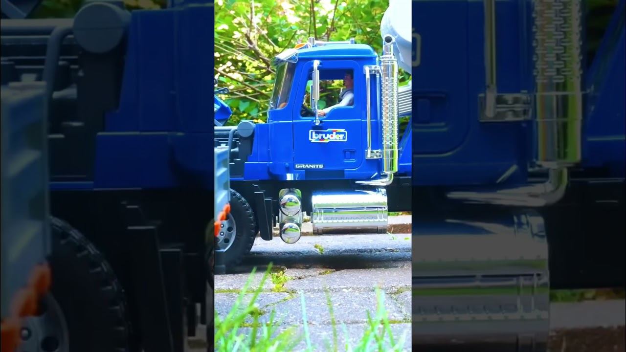 Дымится двигатель! 💥💨🆘 Что делать? #машинки #игрушки #детскийканал смотреть онлайн