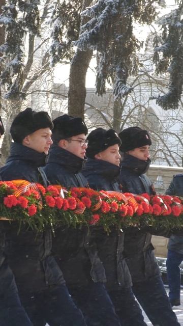 В краевой столице прошла церемония возложения цветов на мемориале «Огонь Вечной Славы» смотреть онлайн
