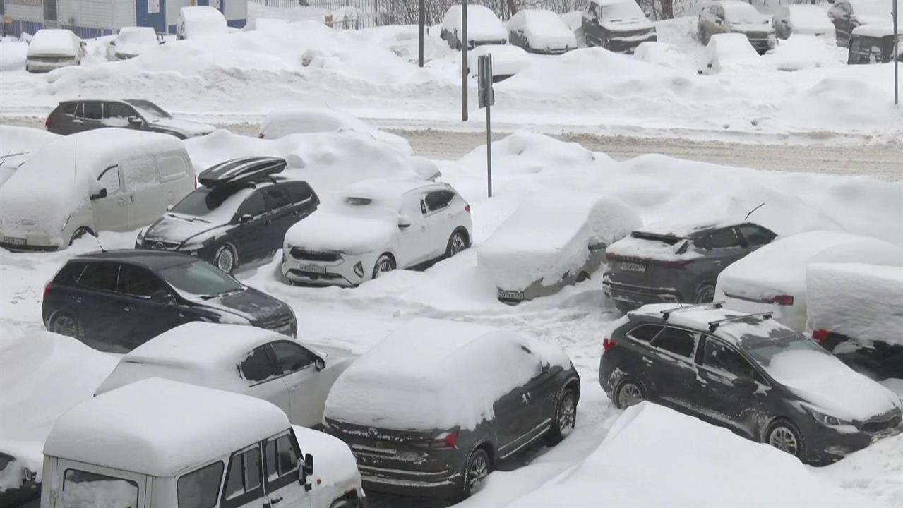 Погода продолжает испытывать на прочность жителей столичного региона. смотреть онлайн