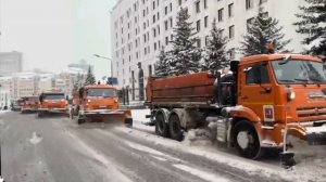 👷♂️ Городские службы ликвидируют последствия сильного снегопада в усиленном режиме