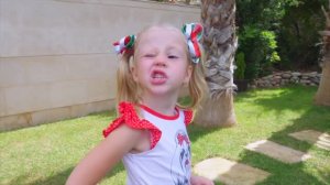 Настя и папа вырастили денежное дерево и купили игрушк