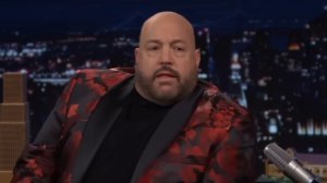 Кевину Джеймсу понравилось сниматься в «Только я» в Италии, но он скучал по арахисовому маслу