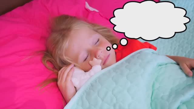 Настя сама наряжается в кино с папой ⧸ Nastya dresses up in the movie смотреть онлайн