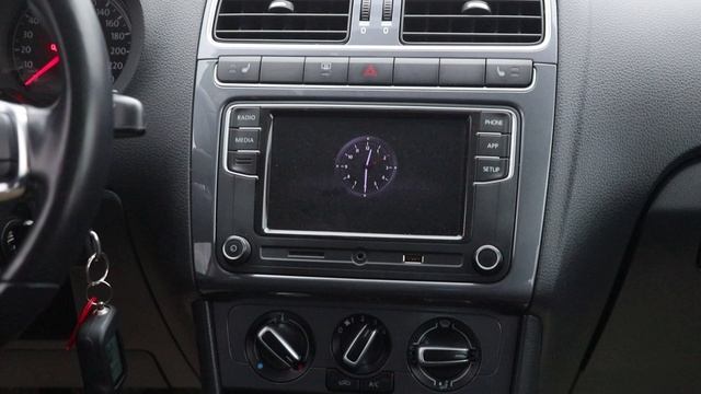 Volkswagen Polo красный смотреть онлайн