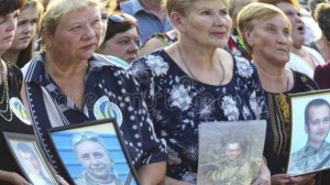 Плачуть матери