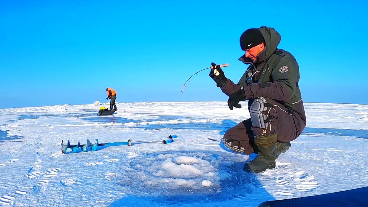 НА РЫБАЛКУ 8 КИЛОМЕТРОВ ОТ БЕРЕГА! 2026 смотреть онлайн