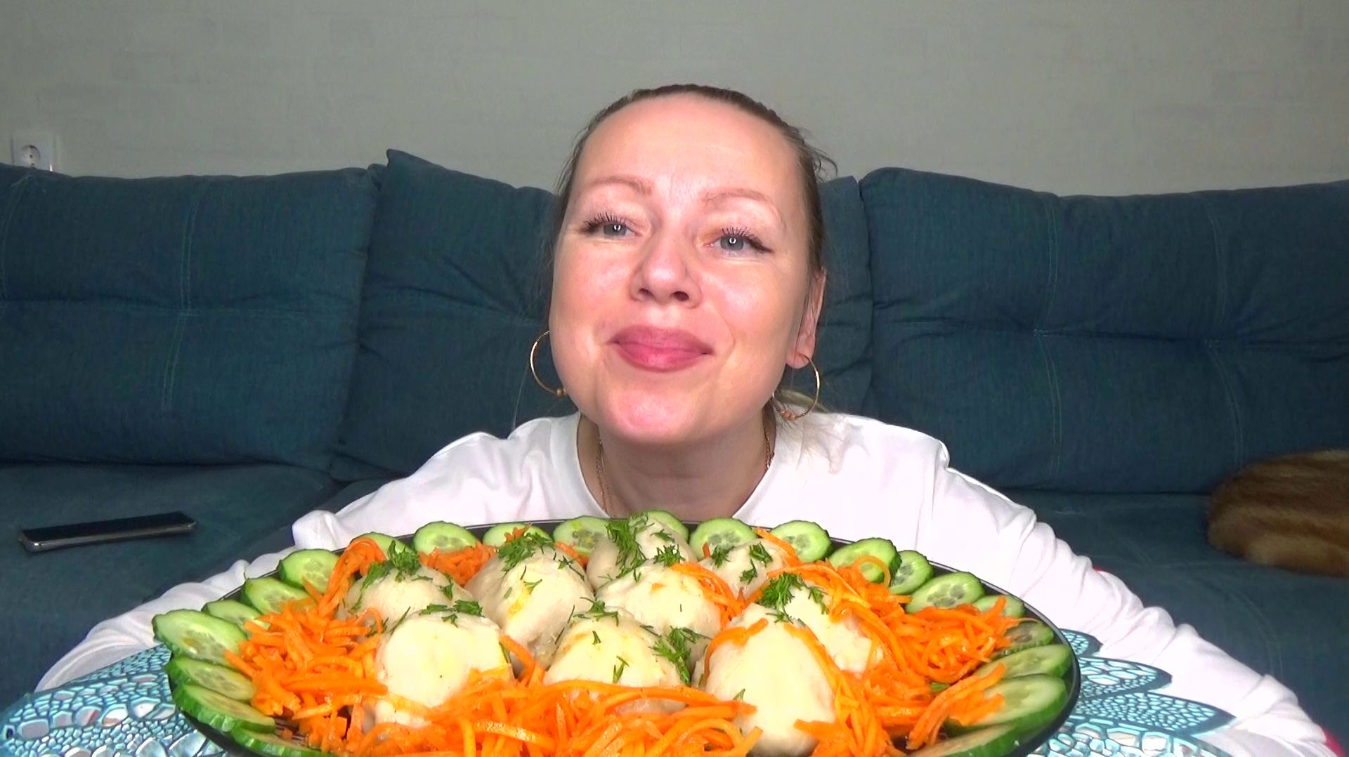 Мукбанг Манты по домашнему, морковка корейская, овощи. Еда вкуснота! смотреть онлайн