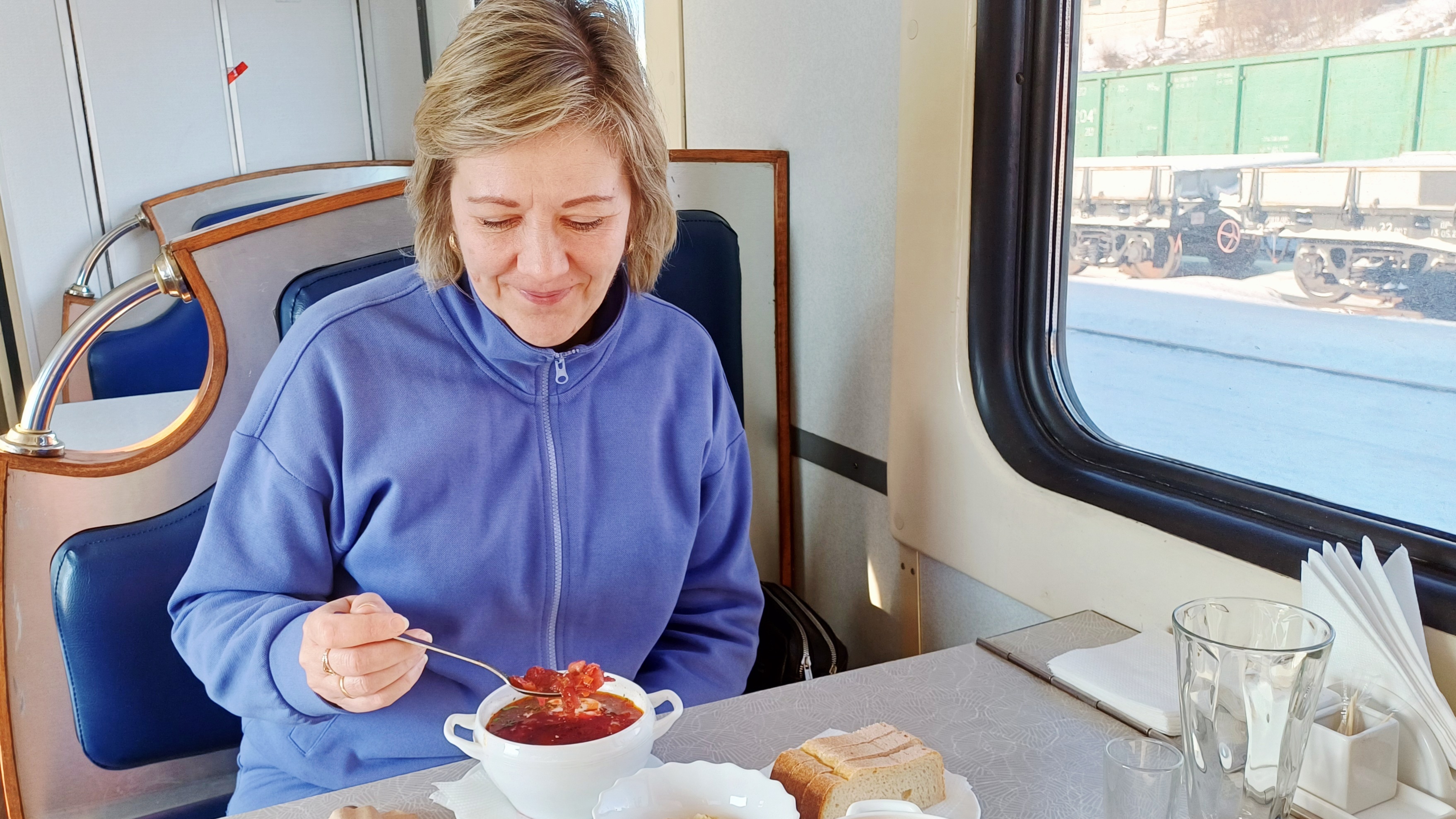 Поезд 354/Едем домой/Вагон-ресторан/2,5 дня в пути смотреть онлайн