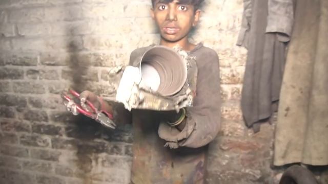 Изготовление стаканов из нержавейки. Пакистан смотреть онлайн