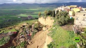 شاهد.. انهيار أرضي ضخم يدمر مدينة في جزيرة صقلية