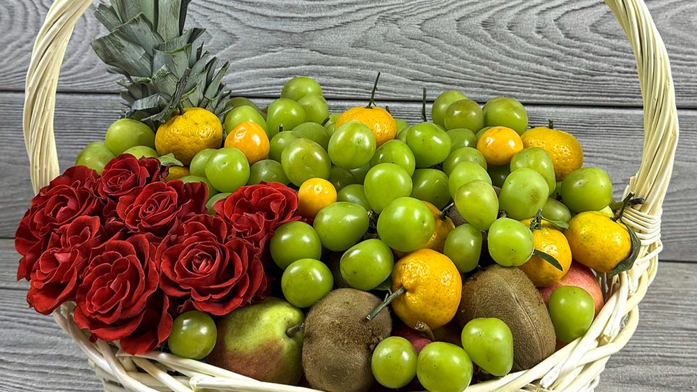 Фруктовая корзина с цветами «Frutti» Фруктовая корзина с цветами «Frutti»