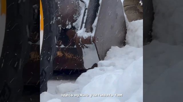🚜 Кто отвечает за снег в вашем дворе? Разбираемся на примере работы управляющих компаний смотреть онлайн
