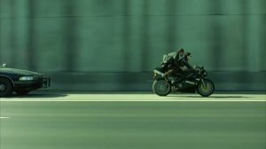 Тринити на байке по встречке | Матрица: Перезагрузка (2003) | Отрывок из фильма