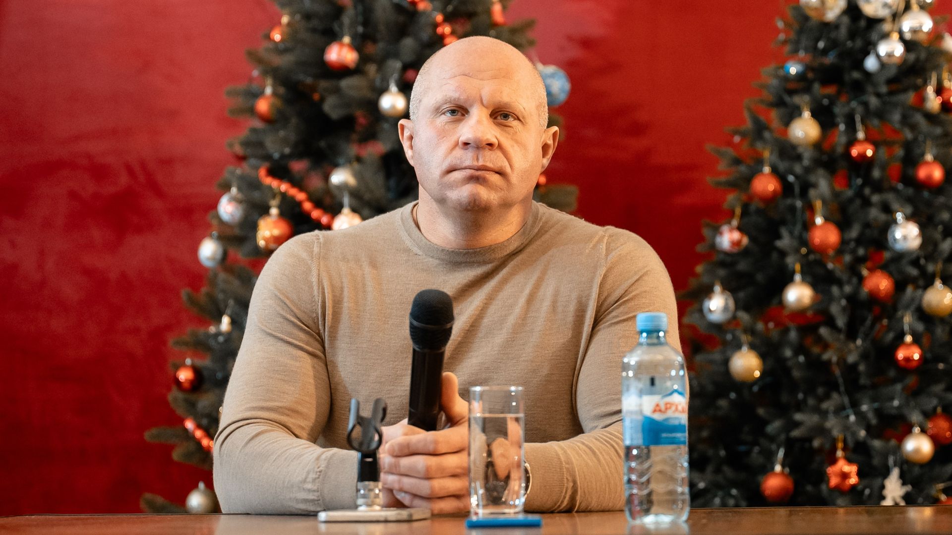 25 декабря 2025 года. Встреча с Федором Емельяненко на Патриаршем подворье в Переделкино смотреть онлайн