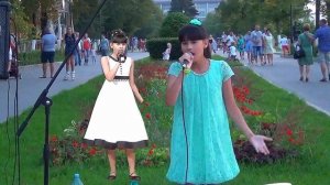 Диана и Диана Анкудинова - "Нет, я ни о чём не жалею" (композит AI)