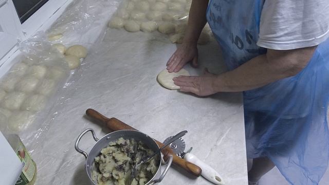 ПИРОЖКИ _ в ДУХОВКЕ. НОВАЯ _ НАЧИНКА. смотреть онлайн