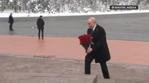 ⚡️Владимир Путин принял участие в церемонии возложения цветов к мемориалу «Рубежный камень»