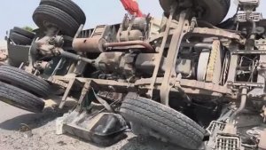 Пакистан Поврежденный Грузовик Отремонтирован и Утилизирован Ремонт