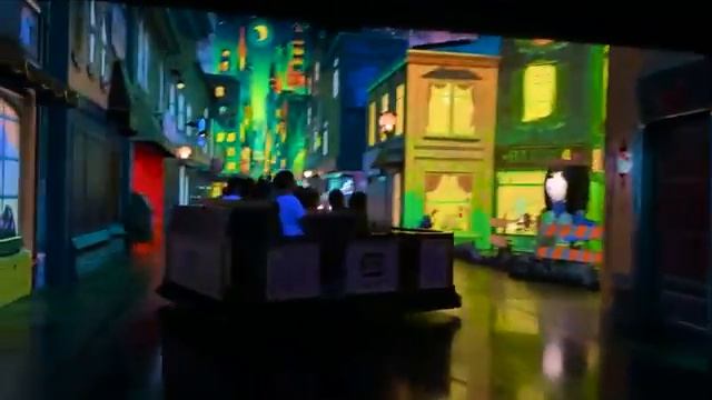 Настя и Эвелин играют в прятки в парке развлечений [get.gt] смотреть онлайн