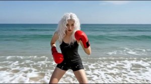 Барби боксерша