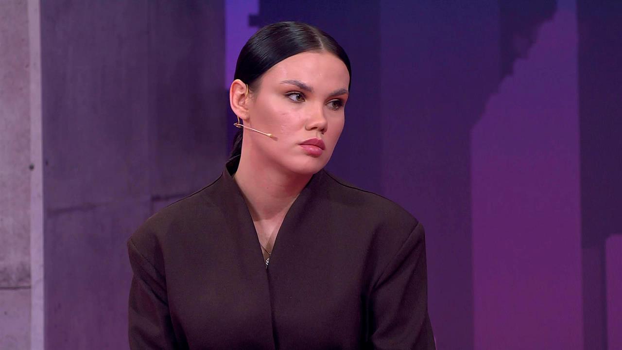 Съемочная группа "Мужское / Женское" сняла нападение на пытавшуюся увидеть сына мать смотреть онлайн