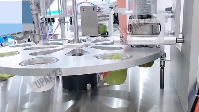 Автоматическая роторная машина для фасовки и запайки пленкой/фольгой ПЭТ стаканов смотреть онлайн
