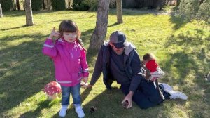 Как КРАСИВО отдыхают Ангелина, Люся и Влад на любимой полянке! Люся ПРОСТО КРАСАВИЦА в красном!