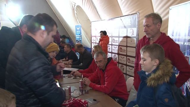 Ветераны футбольного клуба Спартак провели матч с воронежскими болельщиками смотреть онлайн