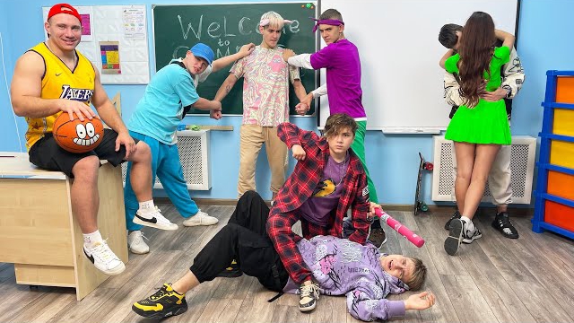 ПЛОХИЕ ПАРНИ ЗАВИДУЮТ ВСЕМ В КАМПУСЕ!!! КАК ПОДРОСТКИ ПРОВЕЛИ СВОИ КАНИКУЛЫ… смотреть онлайн