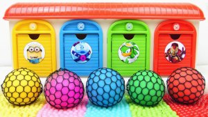 Мультики для детей и малышей. Яркие, мягкие антистрессики и игрушки у гаража. Мультики залипалки