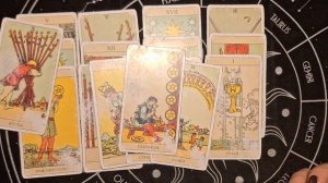 ТАРО РАСКЛАД\ В ЧЬИХ ГОЛОВАХ БРОДЯТ МЫСЛИ ОТНОСИТЕЛЬНО ВАС?!