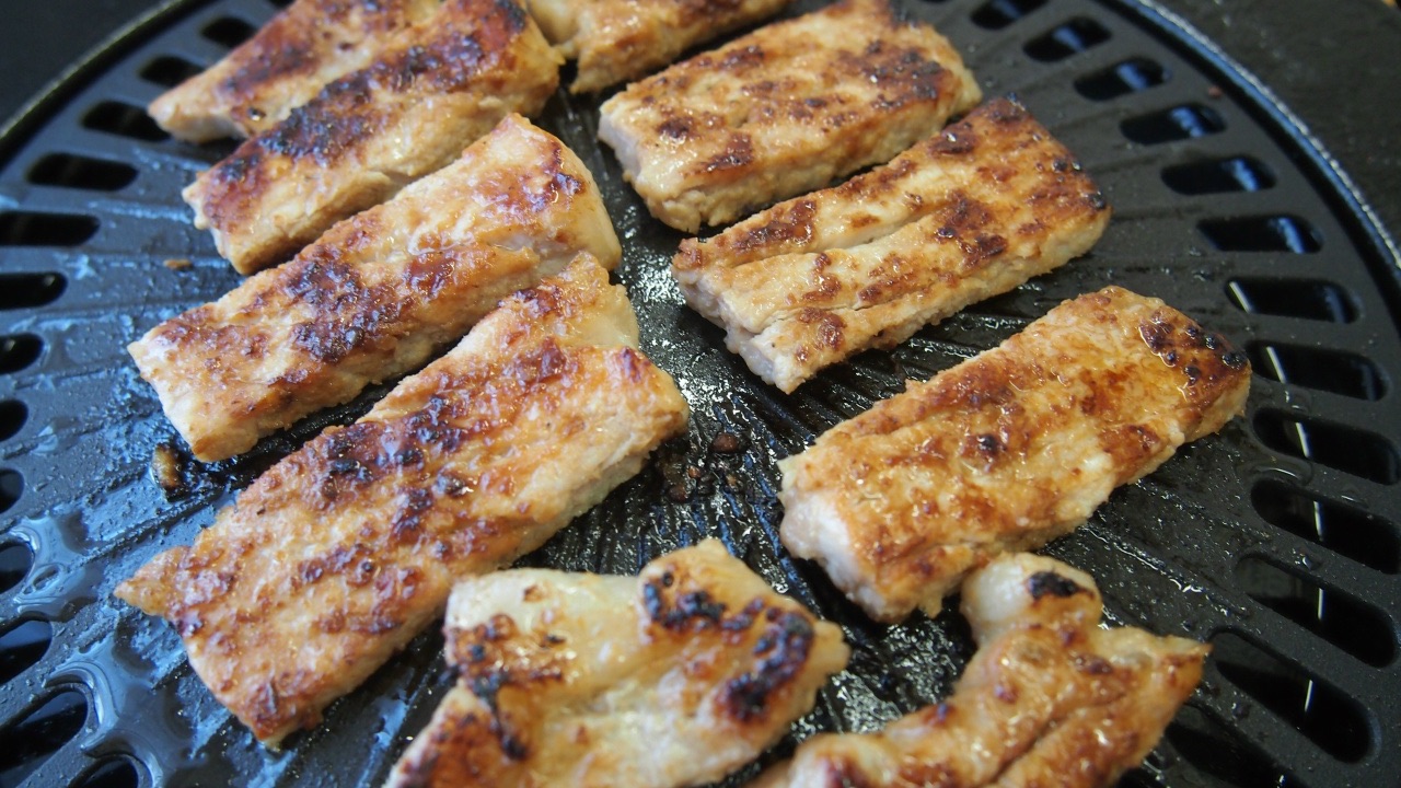 Традиционная корейская кухня: Свинина на гриле или Тведжи коги гуи (돼지고기 구이) смотреть онлайн