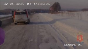 Госавтоинспекторы Красноярска экстренно доставили в больницу мужчину,получившего тяжёлую травму руки