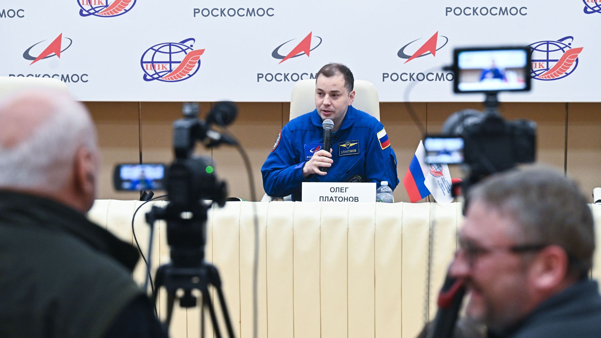 Пресс-конференция, посвящённая первому полёту космонавта Роскосмоса Олега Платонова на МКС смотреть онлайн