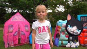 Настя и летающие игрушки