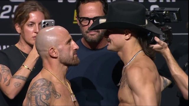 Первая битва взглядов Александра Волкановски против Диего Лопеса смотреть онлайн