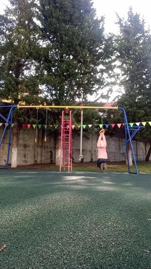 я на улице и я жду кружок