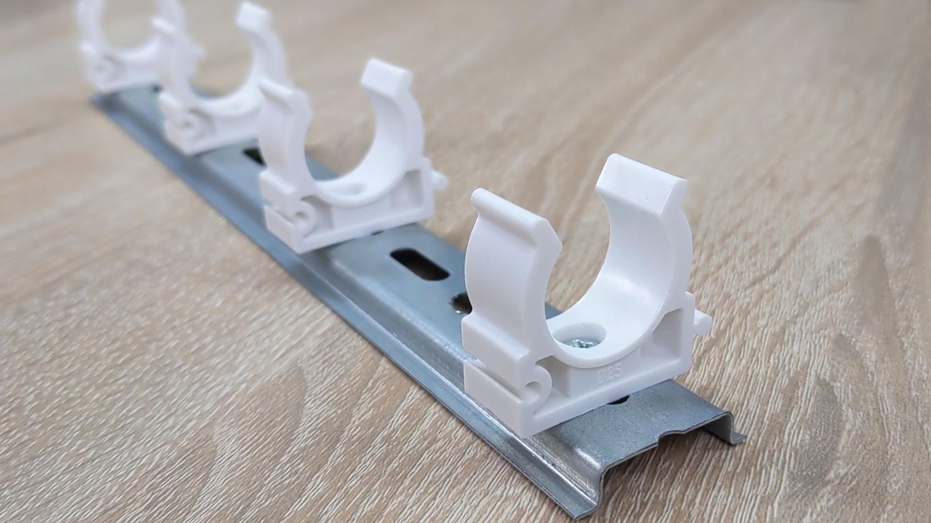 Умный мастер показал блестящую идею из пластиковых клипс смотреть онлайн