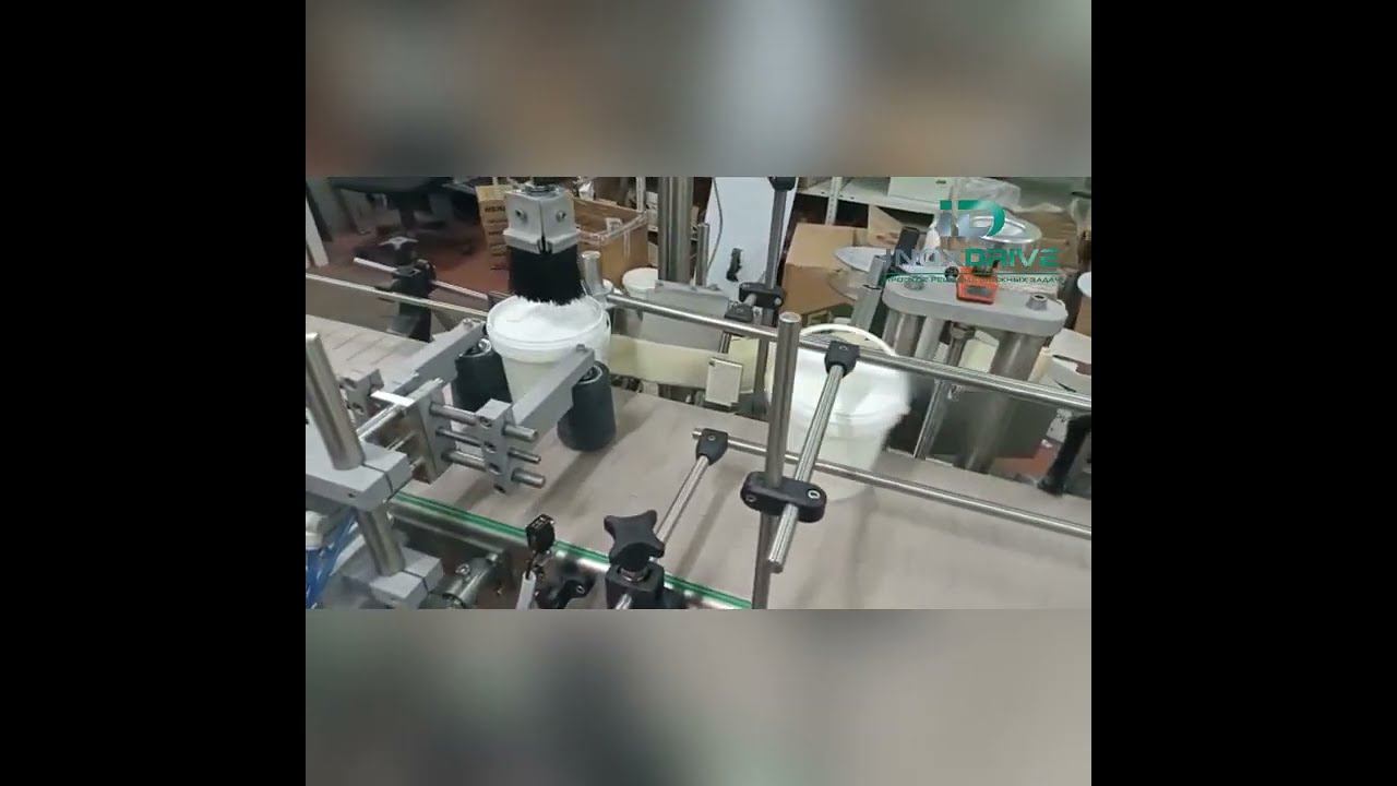 Автоматическая линия для нанесения двух этикеток с ориентацией ручки смотреть онлайн