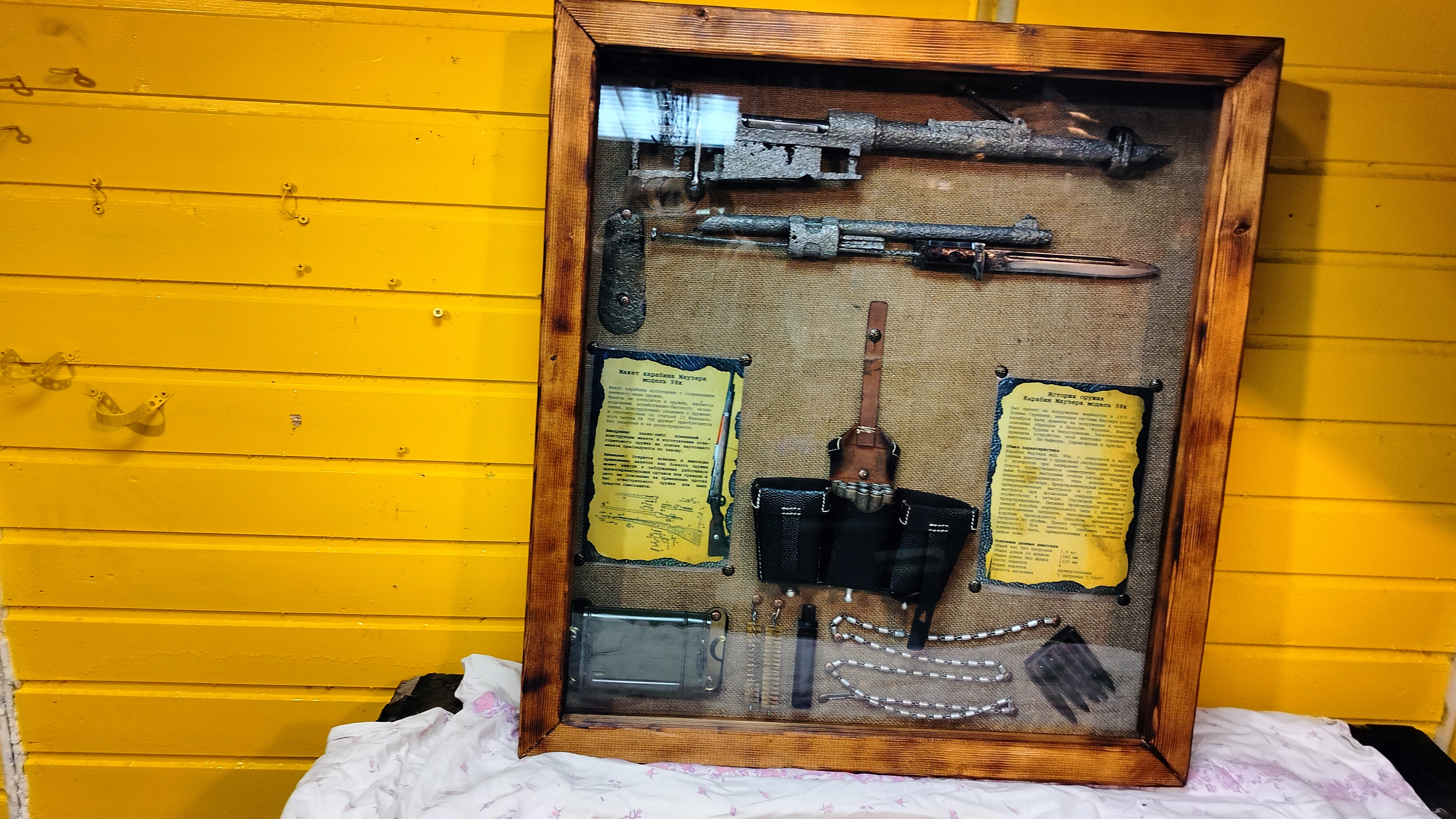 панно с карабином Mauser k98