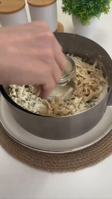 🥗 Салат с жареными грибами.
😋 Это было очень вкусно! смотреть онлайн