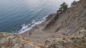 Гора "Папая-Кая" (Отшельничья скала, Крым), вид вдоль тропы на "Язык тролля" - 1