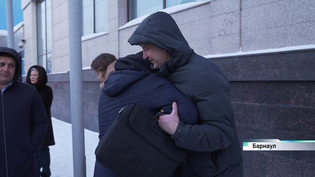 Собака Тим и семья Панюта из Барнаула отправляются в зону СВО смотреть онлайн